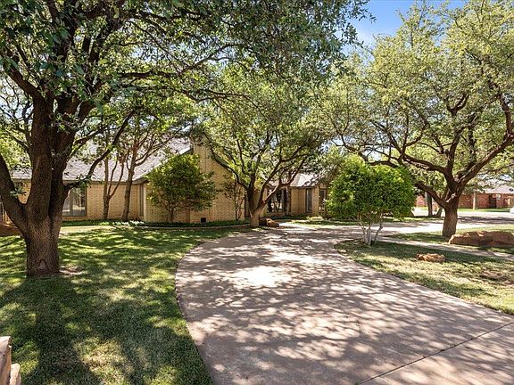 2nd image of 31 Crockett Cir