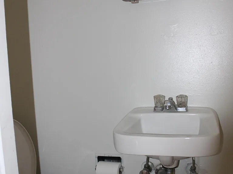 1/2 bathroom