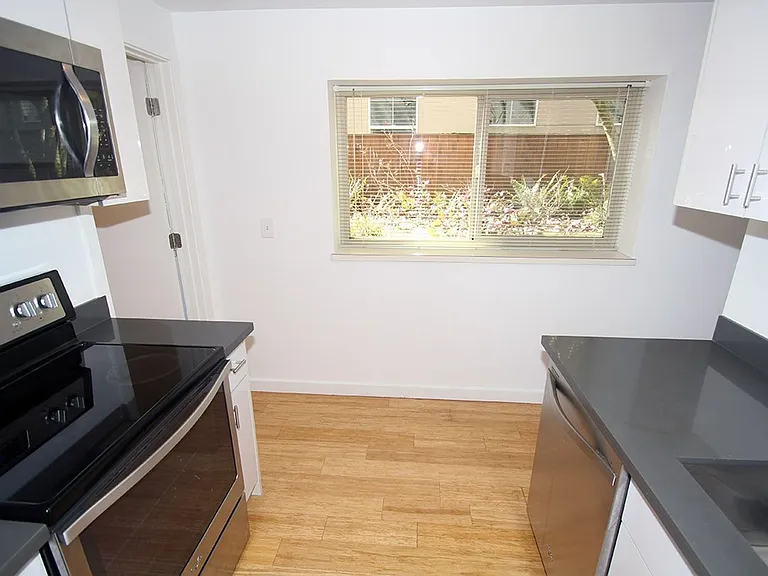 Ballard Flats Apartments — Photo 9