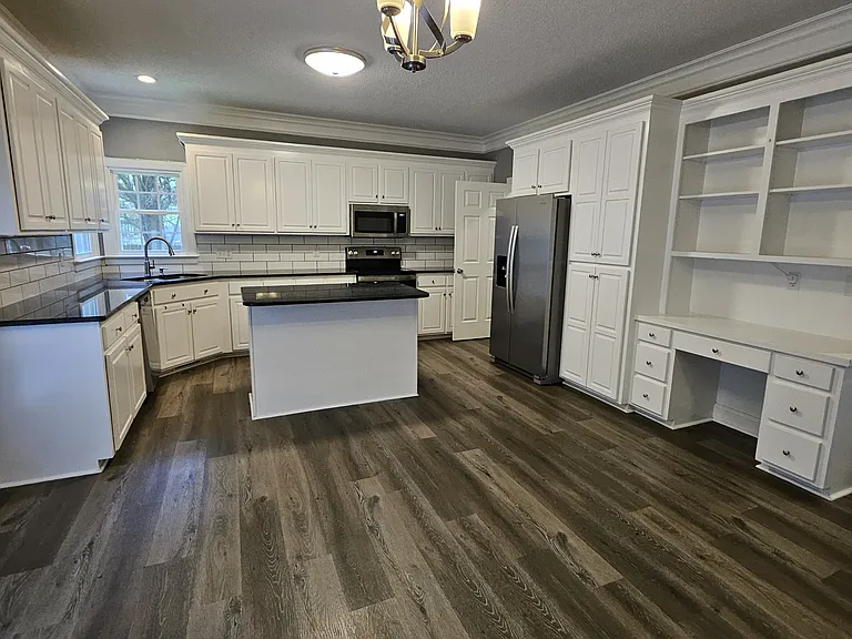 214 N Marion Dr — Photo 9