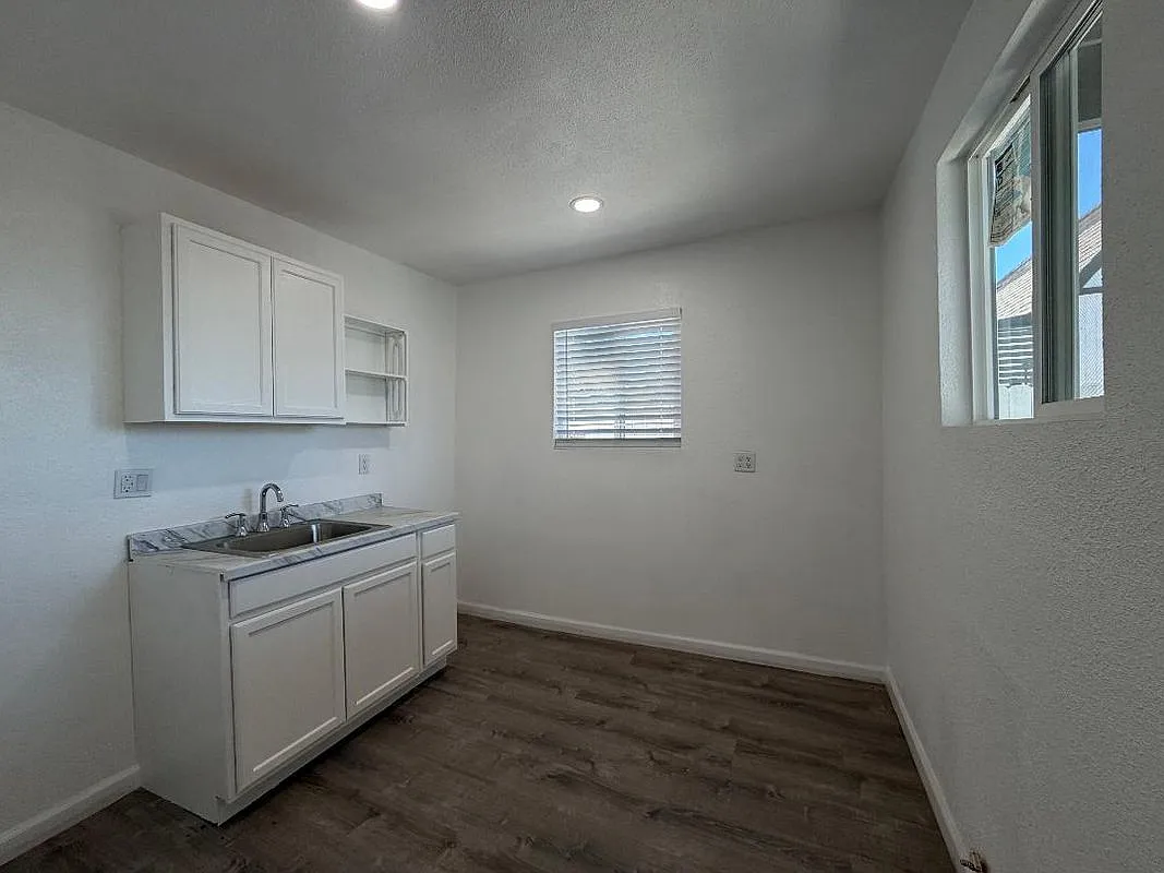 1 bed, 1.0 bath, 400 sqft, $1,600 — Photo 4