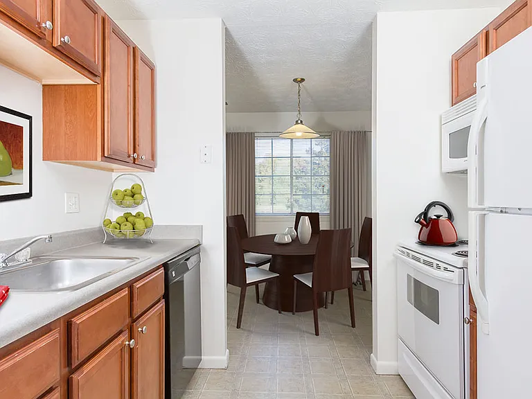 Waverlywood Apartments and Townhomes — Photo 7