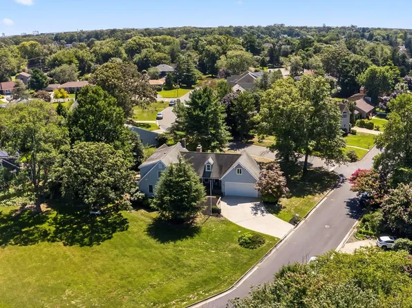 402 W Cedarbrook Ln, Linwood, NJ 08221