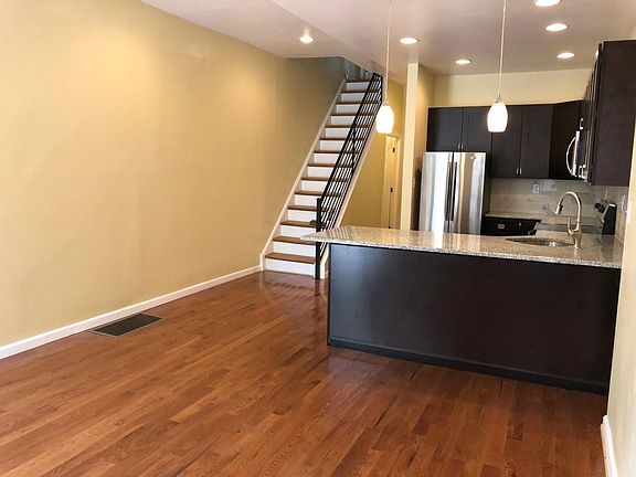 3rd image of 4141 Woodland Ave #1