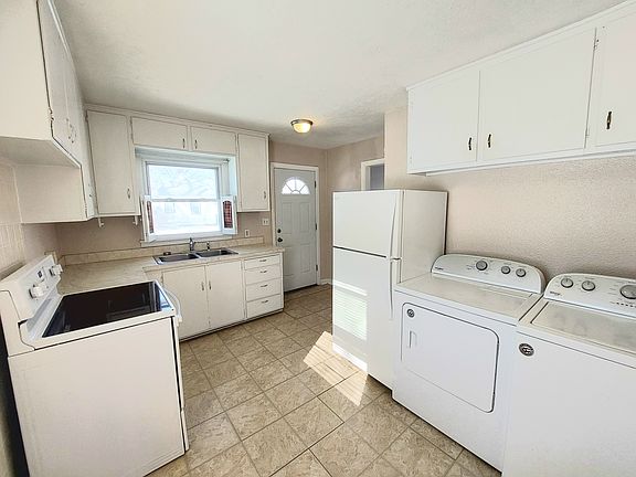 3rd image of 907 E 10th Ave
