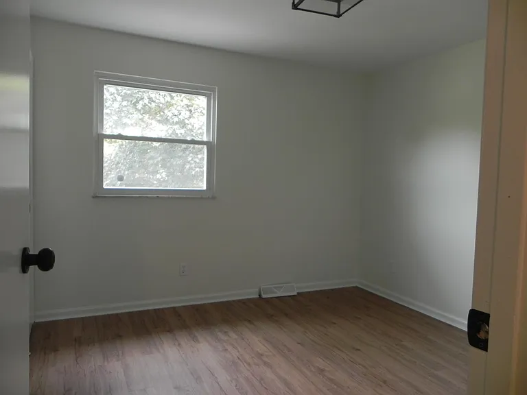 895 E College Ave — Photo 13