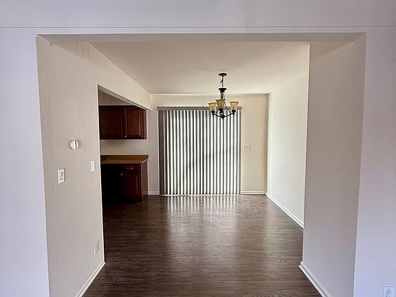 5th image of 130 E Farnum Ave