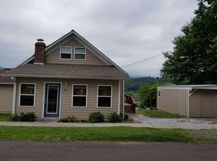 83 Mill St, Hayesville, NC 28904
