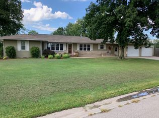 1502 W Locust Ln, Robinson, IL 62454