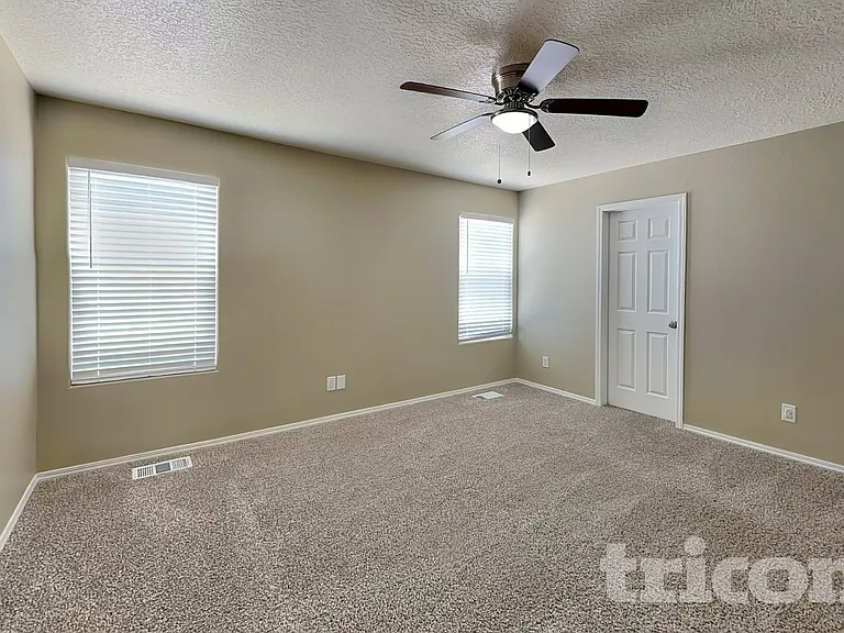 6407 Black Hawk Dr NE — Photo 7