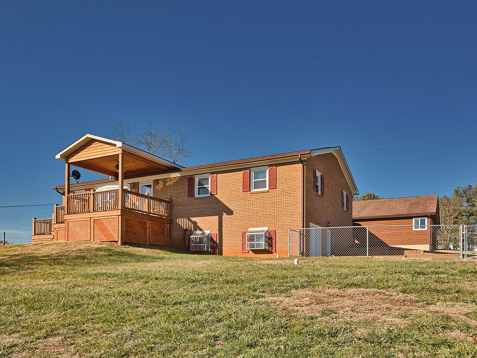 1st image of 9 Mayflower Ln