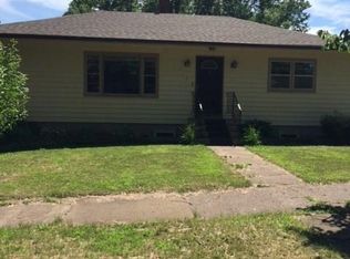 214 6th St, Moose Lake, MN 55767