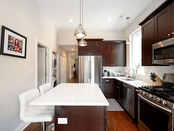 5th image of 1545 N Claremont Ave APT 1