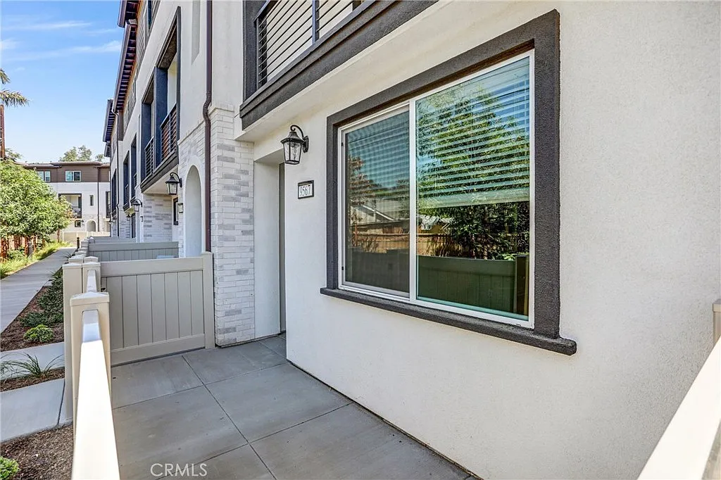 4 bed, 1672 sqft, $3,900 — Photo 2