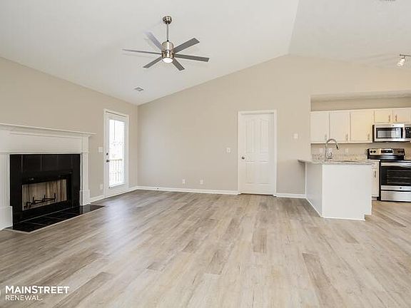3rd image of 2906 Roscommon Dr