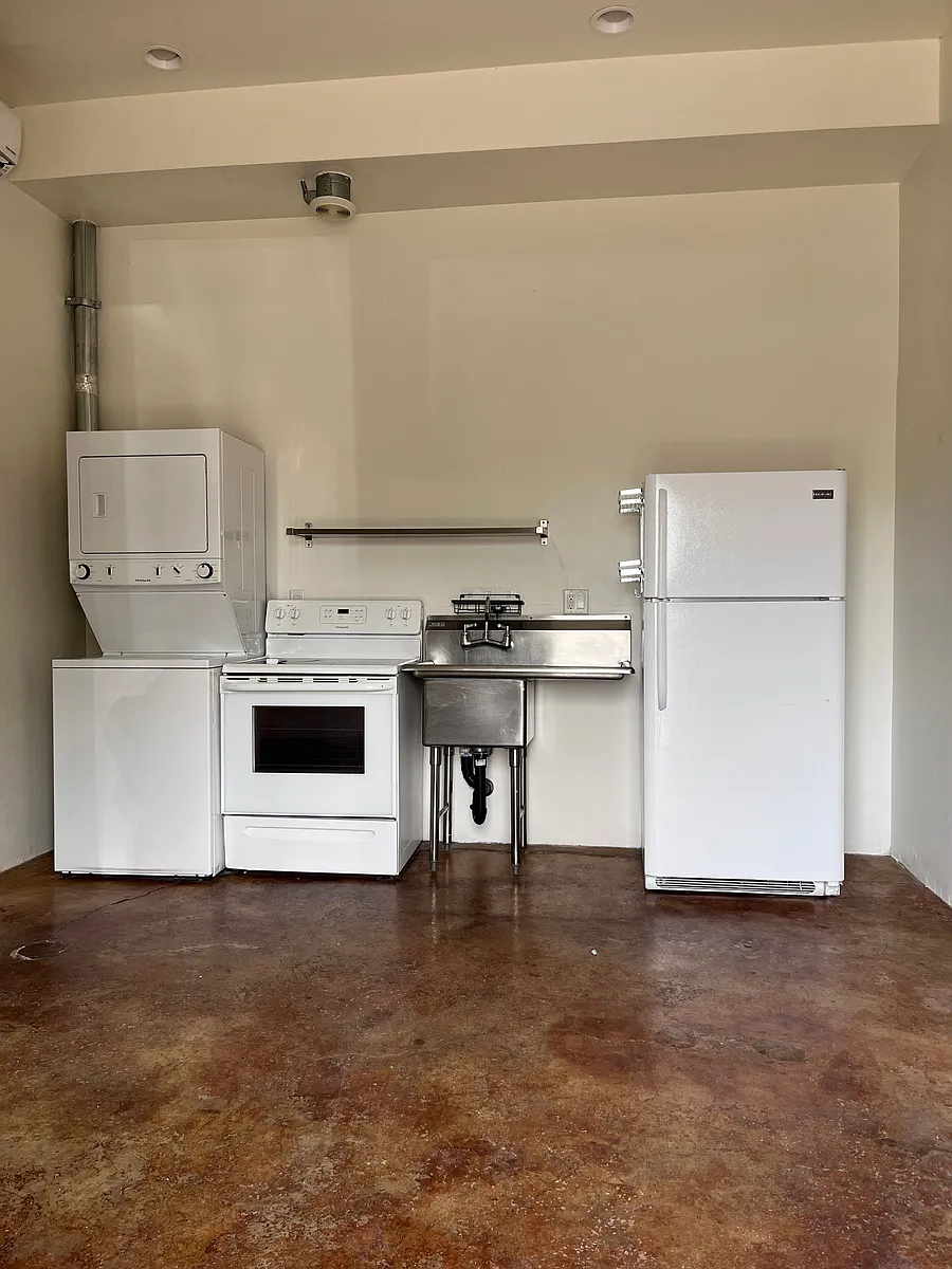 Building Photo - 1350 S 8th Ave #4