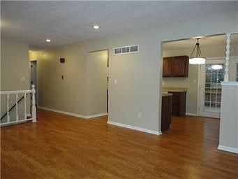 5th image of 5736 Booth Ave