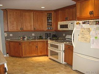4th image of 35 Eric Ln