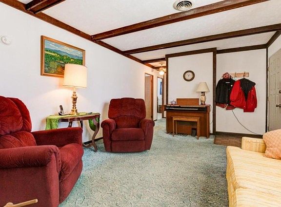 4th image of 230 Middle Dr