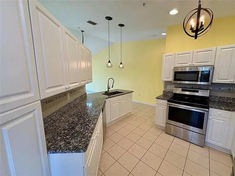 6421 Bay Cedar Ln — Photo 6