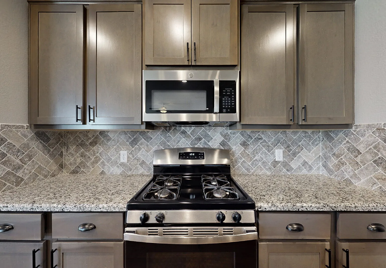 4 bed, 3.0 bath, 2075 sqft, $2,395 — Photo 3