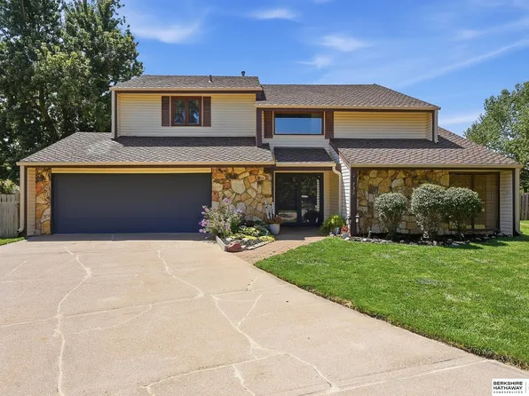 732 S 153rd Cir, Omaha, NE 68154