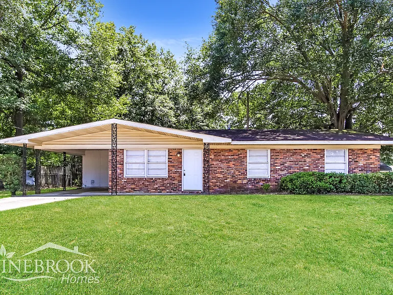 1920 Preston Dr — Photo 1