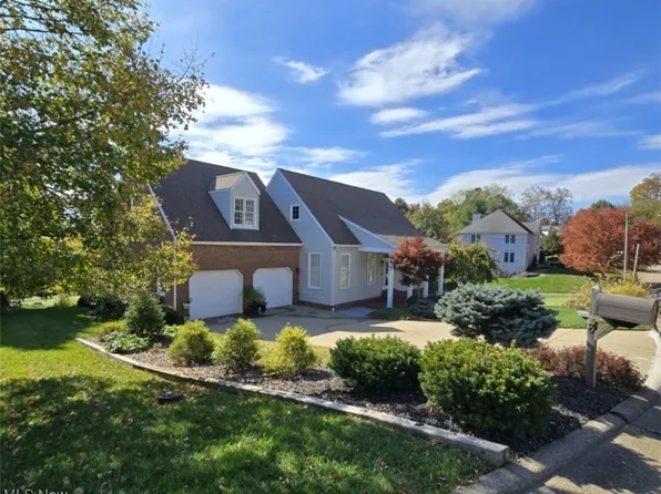 8 Merrywood Ln, Vienna, WV 26105