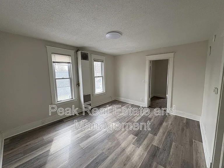 744 Oakland Ave SW — Photo 6