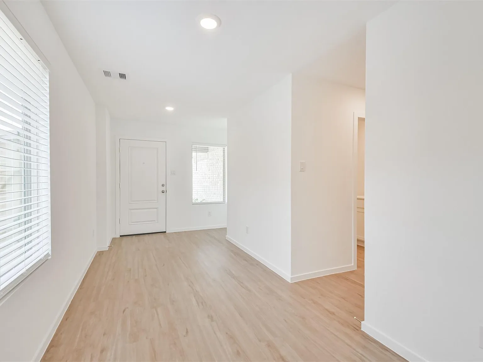 4 bed, 2.0 bath, 1683 sqft, $1,835 — Photo 4