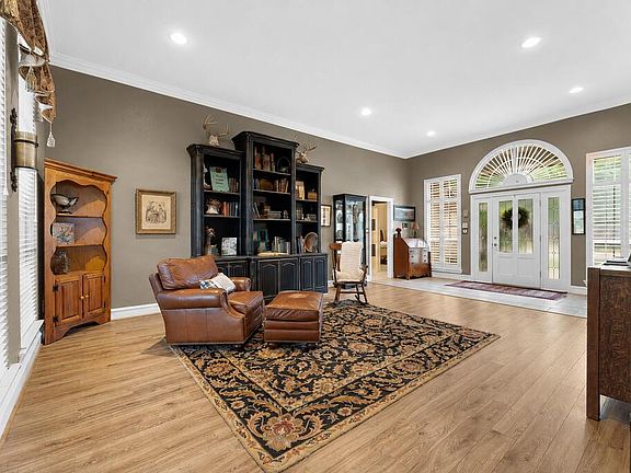 4th image of 4121 Springfield Ct