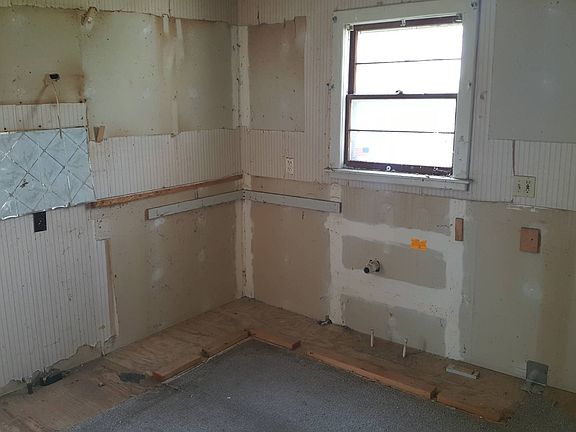 4th image of 1419 S Farnham St
