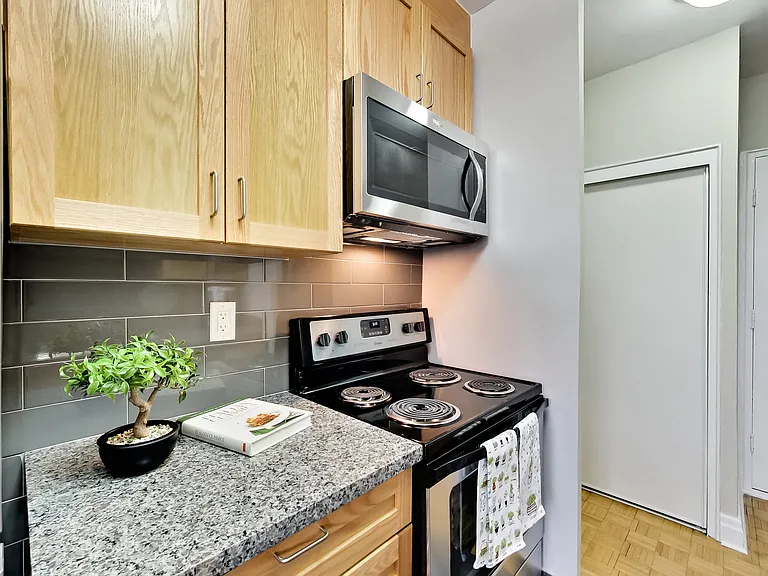 42 Glen Elm Ave #206 — Photo 25