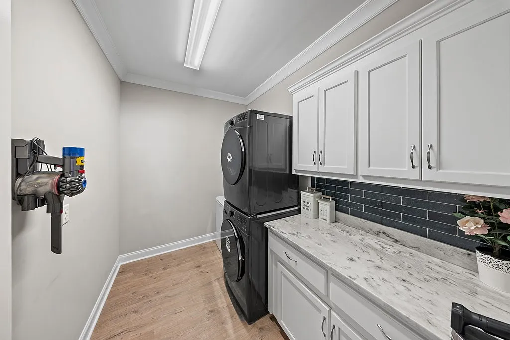 4 bed, 2023 sqft, $2,200 — Photo 2
