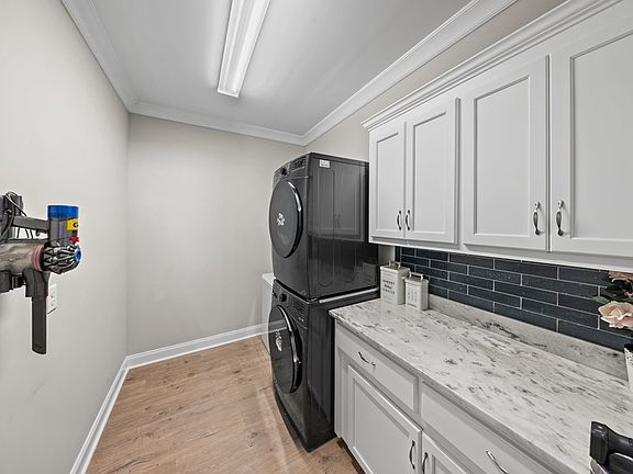 2nd image of 3828 Lu Ln