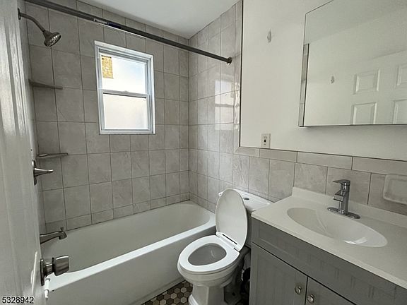 3rd image of 176 Bartholdi Ave Floor 2