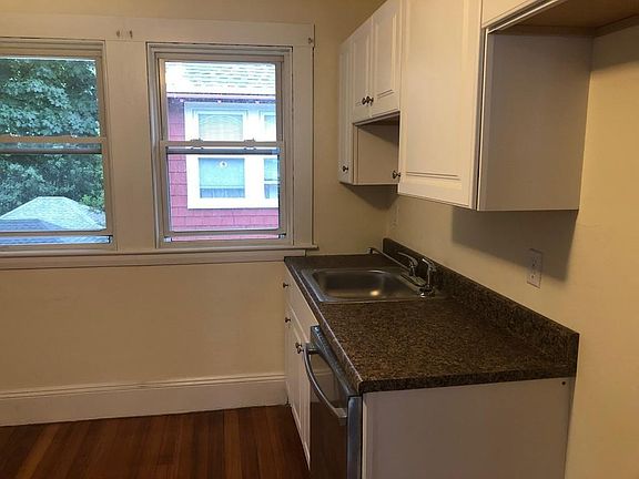 4th image of 185 Marlboro St #2