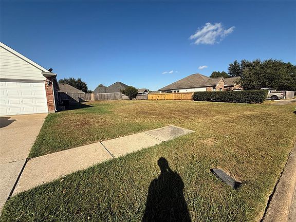 3rd image of 6647 Chantalle Dr