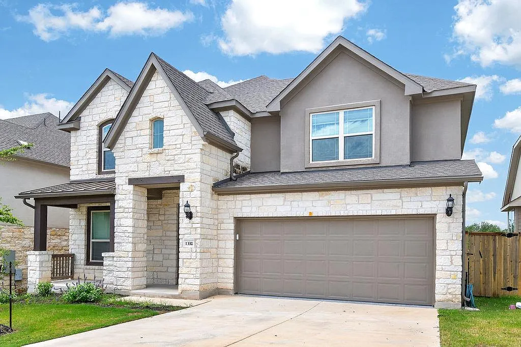 5 bed, 4.0 bath, 3066 sqft, $3,295 — Photo 2