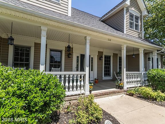 Great front porch to greet your guests