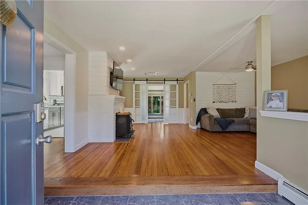 3 bed, 1864 sqft, $3,500 — Photo 3