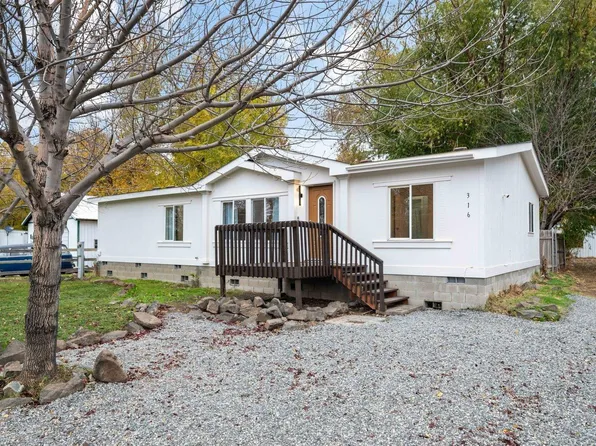 316 S 9th St, Benton City, WA 99320