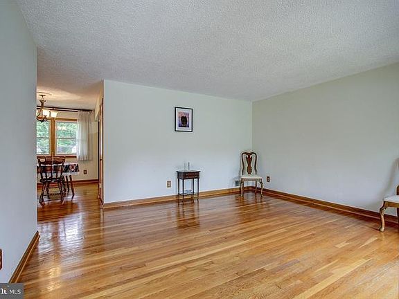 4th image of 4010 Elizabeth St