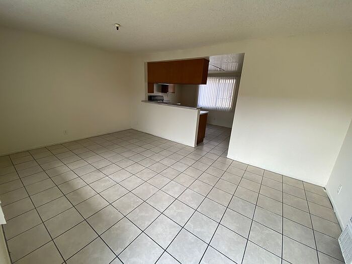 1st image of 11513 Menlo Ave APT 2