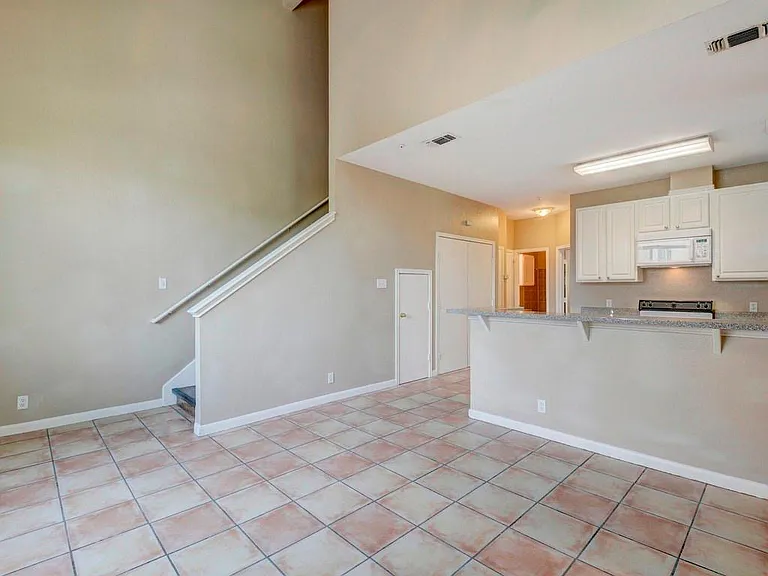 2405 Leon St #202 — Photo 2