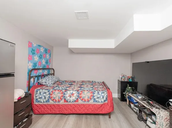 203 Pearsall Avenue image 27 of 35