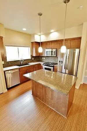 2 bed, 964 sqft, $1,900 — Photo 2