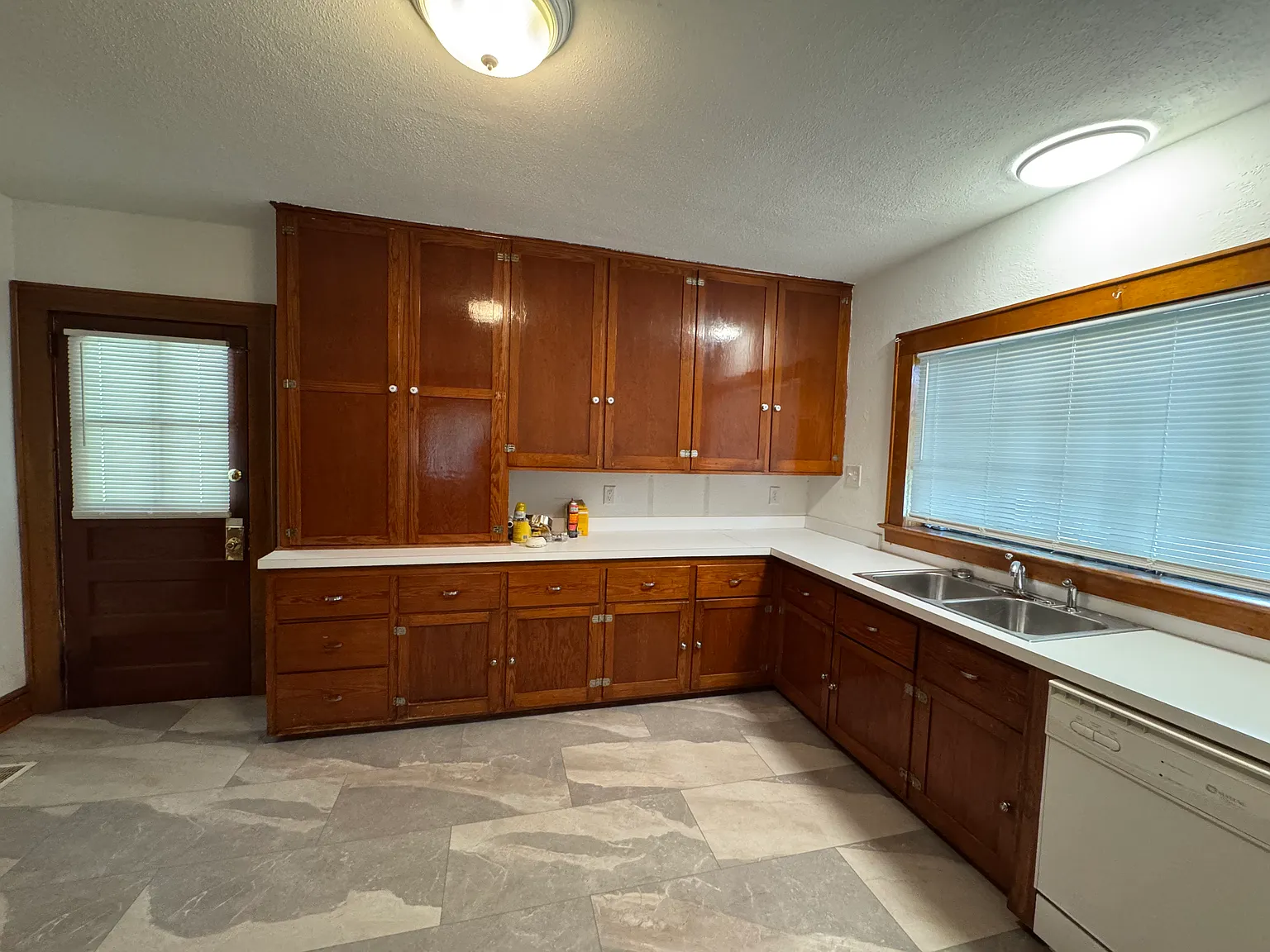 3 bed, 1998 sqft, $2,000 — Photo 4