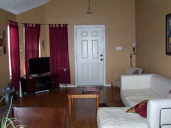 2nd image of 1585 Parkfield Cir