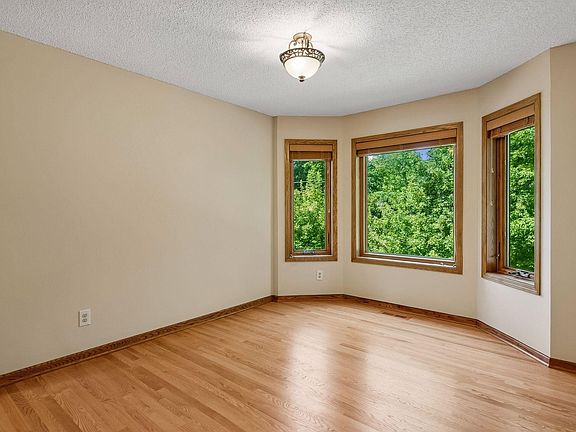 5th image of 10416 Briar Cir